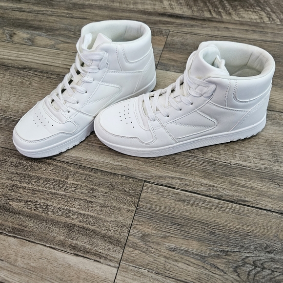 Shoes - Picture 2 of 4